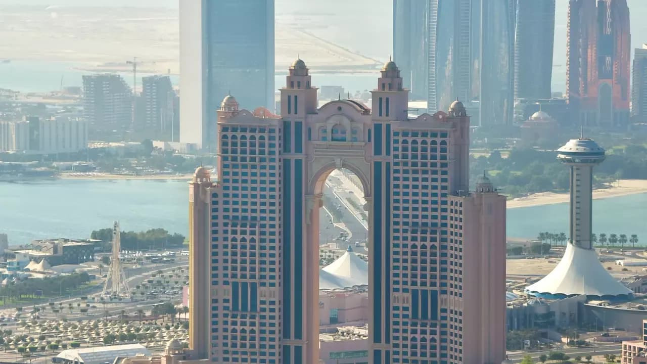 Helicopter Tour over Abu Dhabi — photo 6