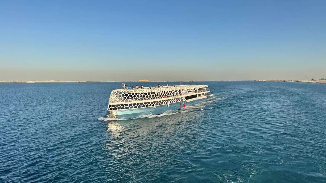 Lotus Royale Mega Yacht Dinner Cruise — photo 5
